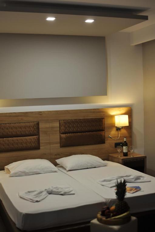 Postel nebo postele na pokoji v ubytování Porto Plazza Hotel