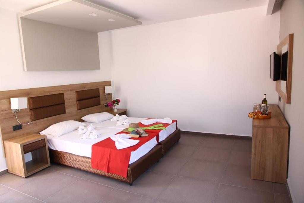 Postel nebo postele na pokoji v ubytování Porto Plazza Hotel