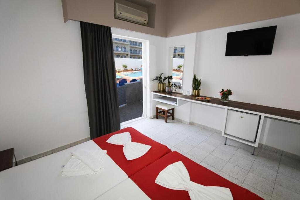 Postel nebo postele na pokoji v ubytování Porto Plazza Hotel