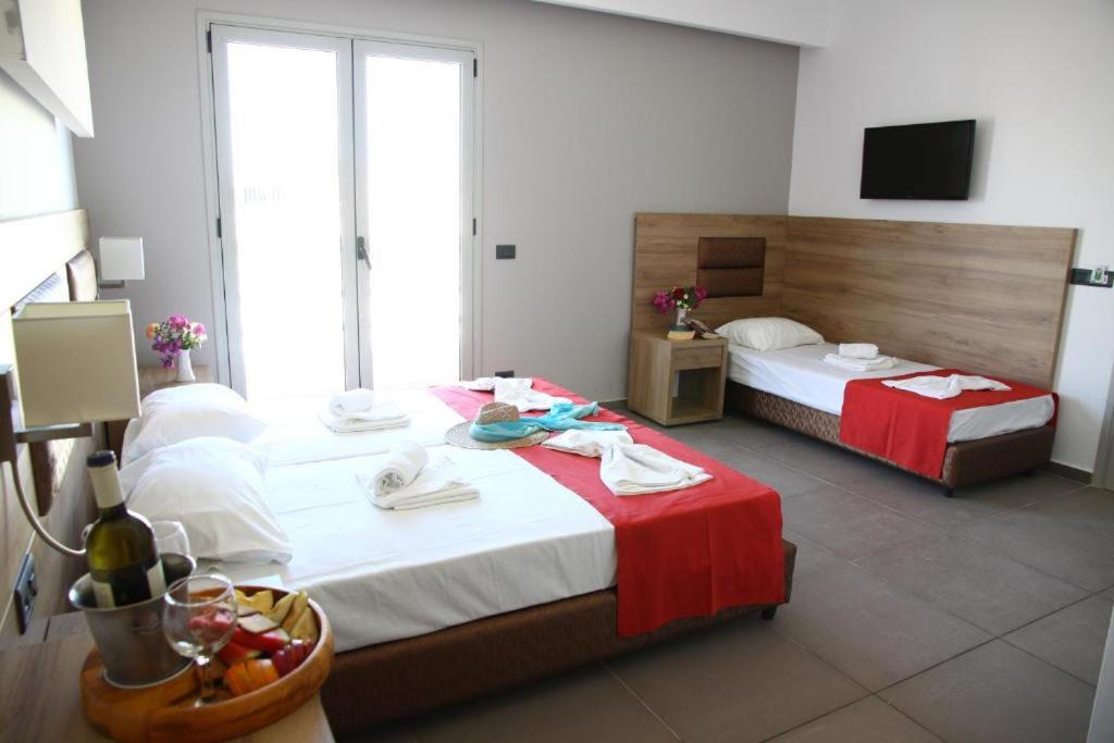 Postel nebo postele na pokoji v ubytování Porto Plazza Hotel