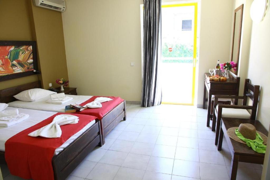Postel nebo postele na pokoji v ubytování Porto Plazza Hotel