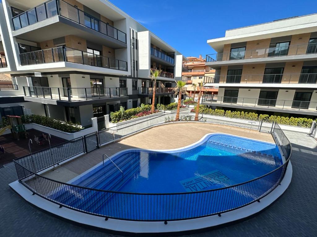 an empty swimming pool in front of a apartment building at Casa deBoer in Jávea