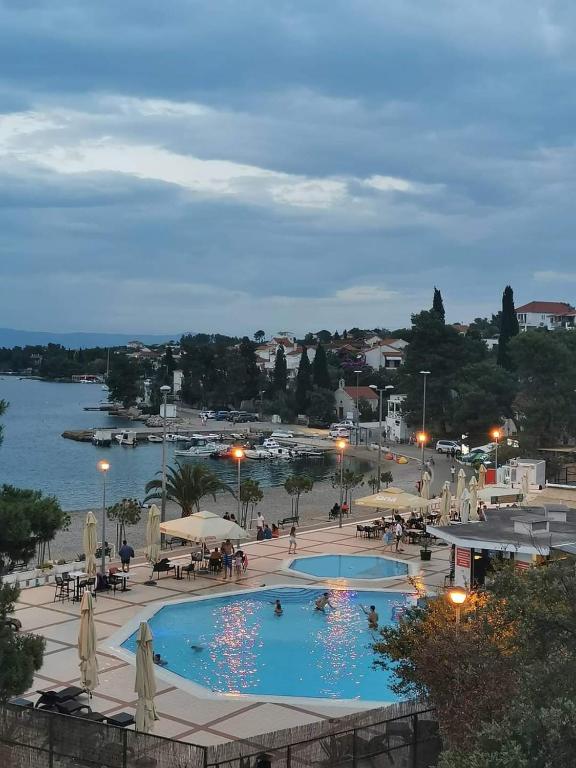 Bazén v ubytování Kuća za odmor Neva nebo v jeho okolí