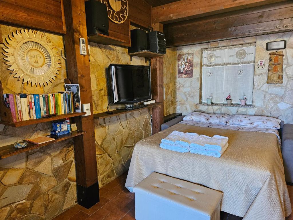 A television and/or entertainment centre at La Dependance delle Mimose