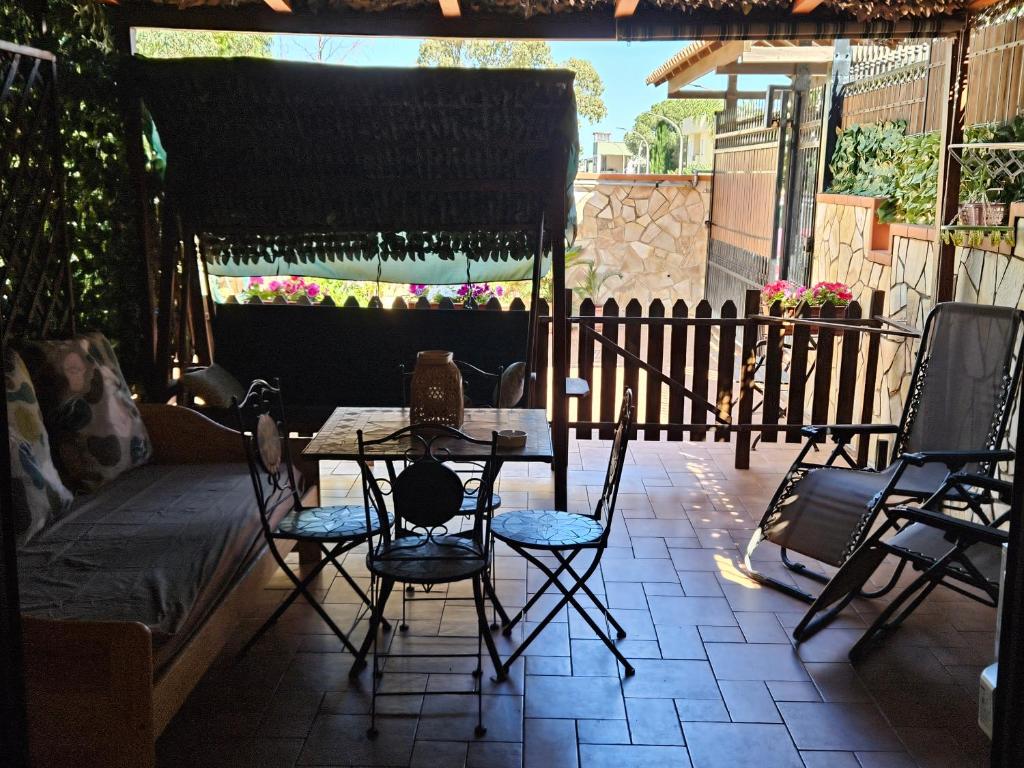 A balcony or terrace at La Dependance delle Mimose