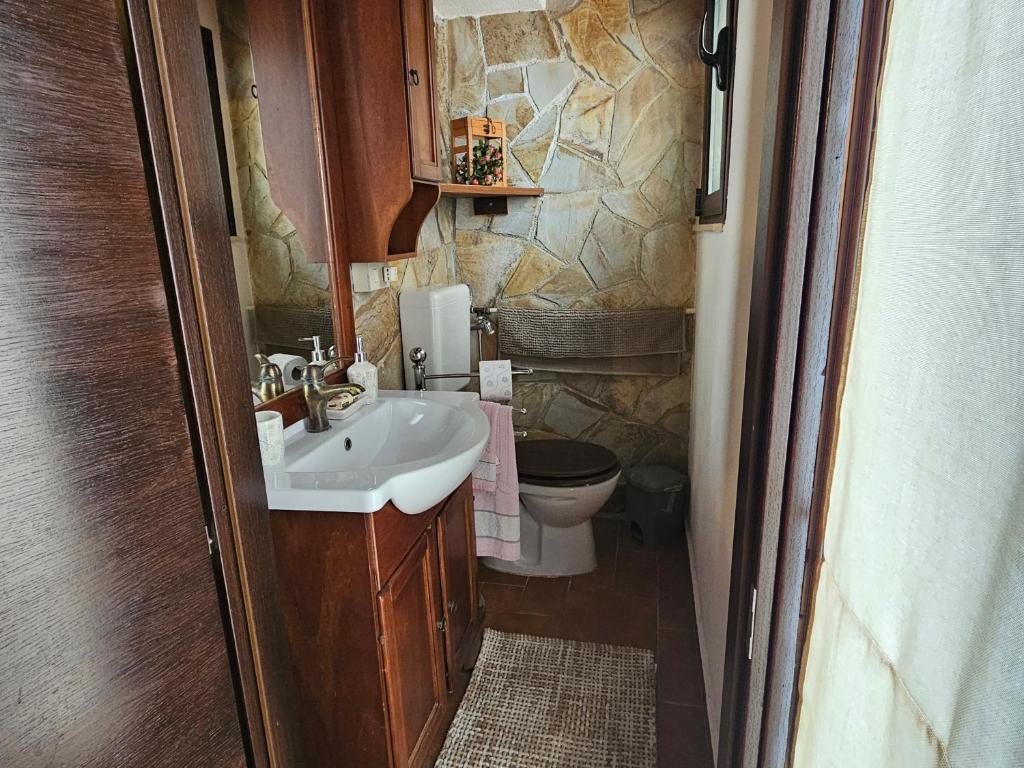 A bathroom at La Dependance delle Mimose