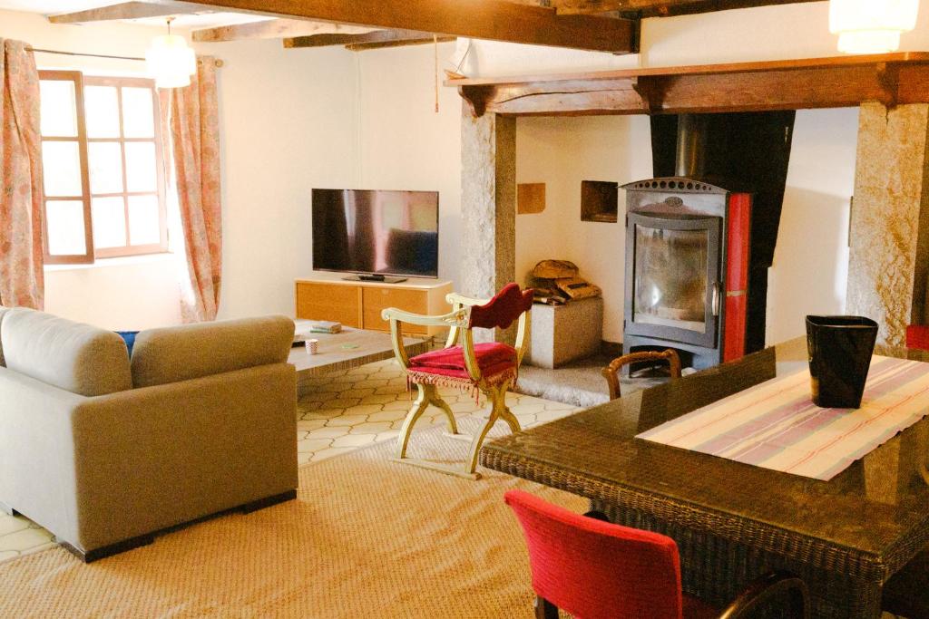 Photo de la galerie de l'établissement Maison A MUROLS , GAMELOU , 3 CHAMBRES, à Murols