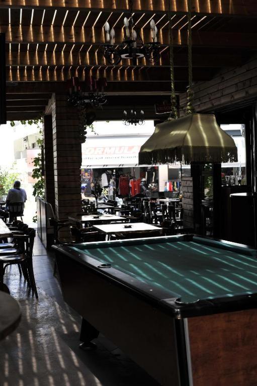 Biliár nebo kulečník v ubytování Porto Plazza Hotel