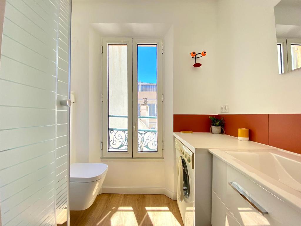 Kúpeľňa v ubytovaní Duplex Luxury Toîts du Soleil By SCLS Locations