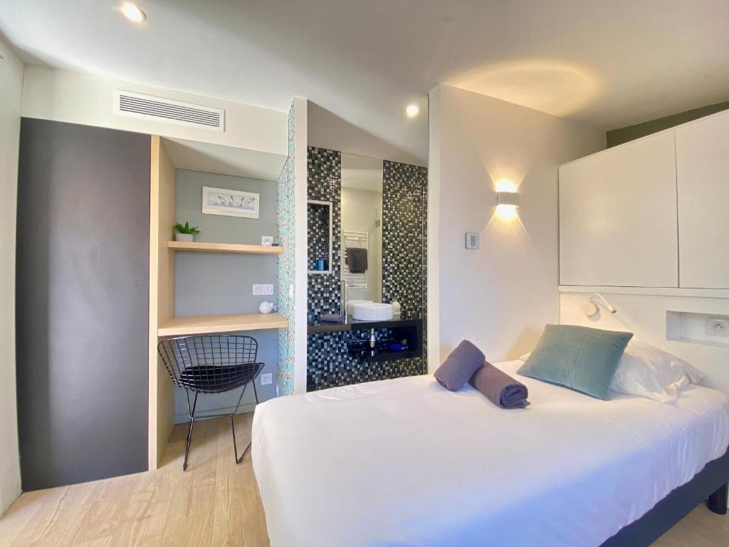Posteľ alebo postele v izbe v ubytovaní Duplex Luxury Toîts du Soleil By SCLS Locations