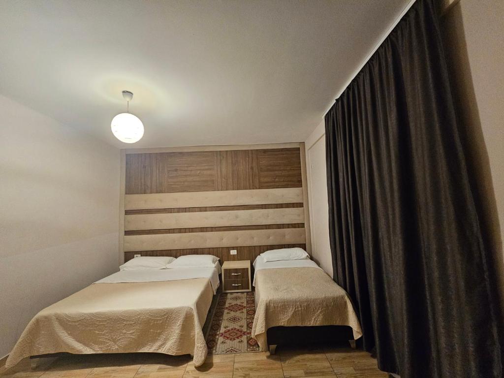 Una cama o camas en una habitación de Hotel 045