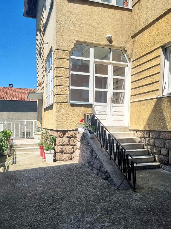 Budova, kde se apartmán nachází