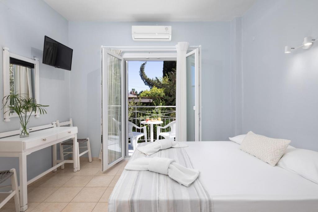 Postel nebo postele na pokoji v ubytování Bella Vista Beach Hotel