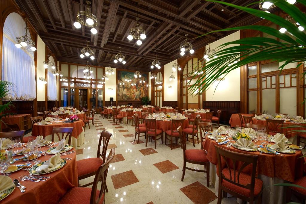 Restaurace v ubytování Grand Hotel Piazza Borsa