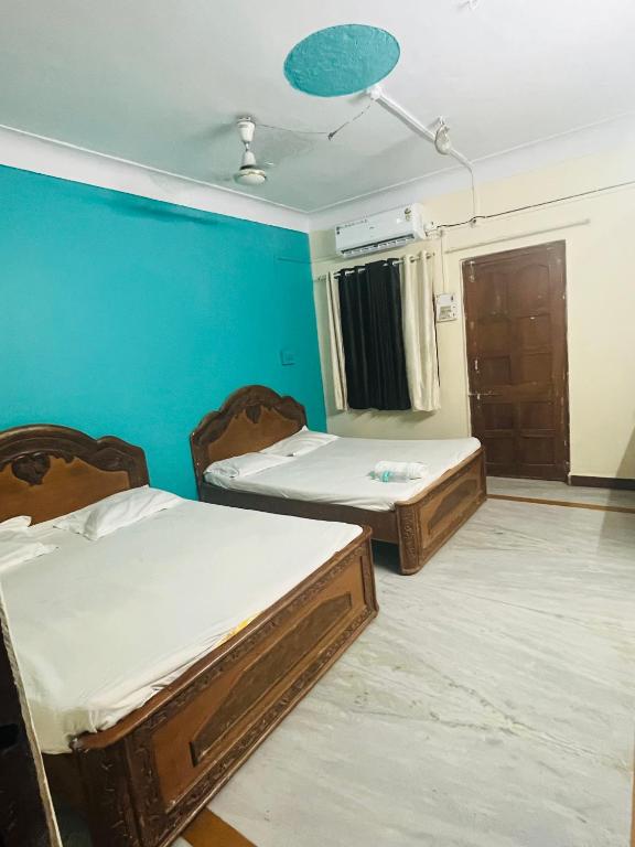 Postel nebo postele na pokoji v ubytování Hotel Raghunath Residency Niwas