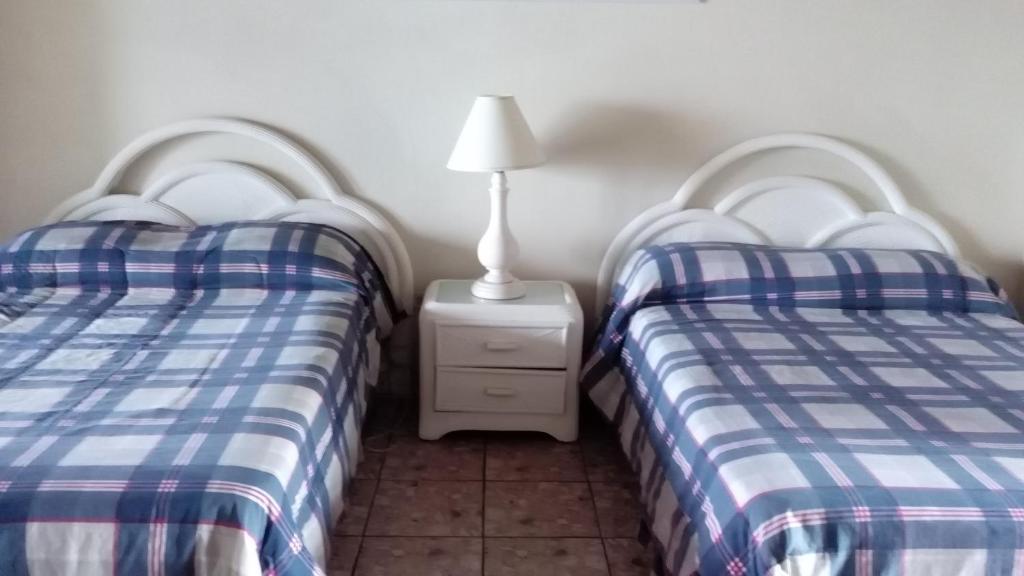 Postel nebo postele na pokoji v ubytování Silver Seas Hotel