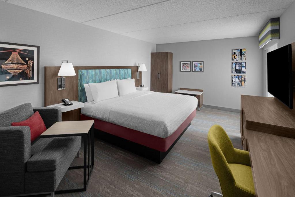 Hampton Inn Cleveland-Downtown - King Room - Non-Smoking