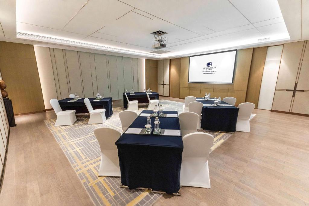Posezení v ubytování DoubleTree by Hilton Hotel Shenzhen Longhua, Near Huawei, Foxcnn, Shenzhen North Railway, Uniwalk & Uniworld Shopping Mall, Sam's Club
