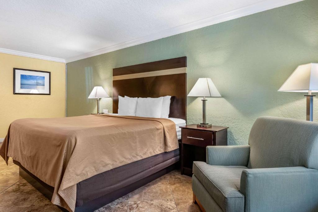 Clarion Inn Orlando International Drive - ICON Park - King Room - Non-Smoking