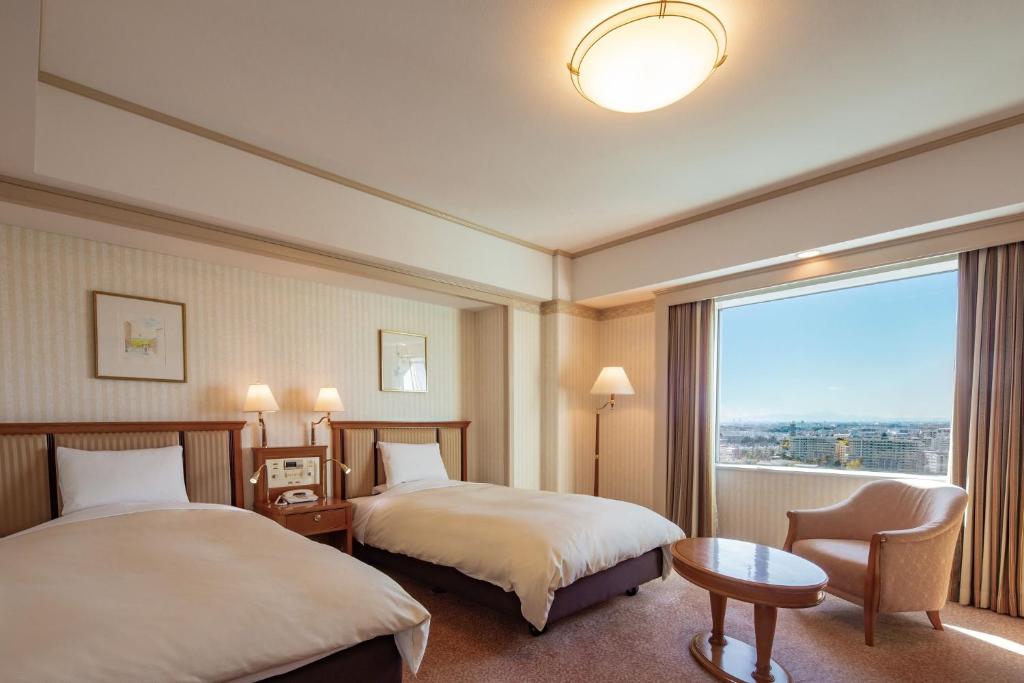 Postel nebo postele na pokoji v ubytování Crest Hotel Kashiwa