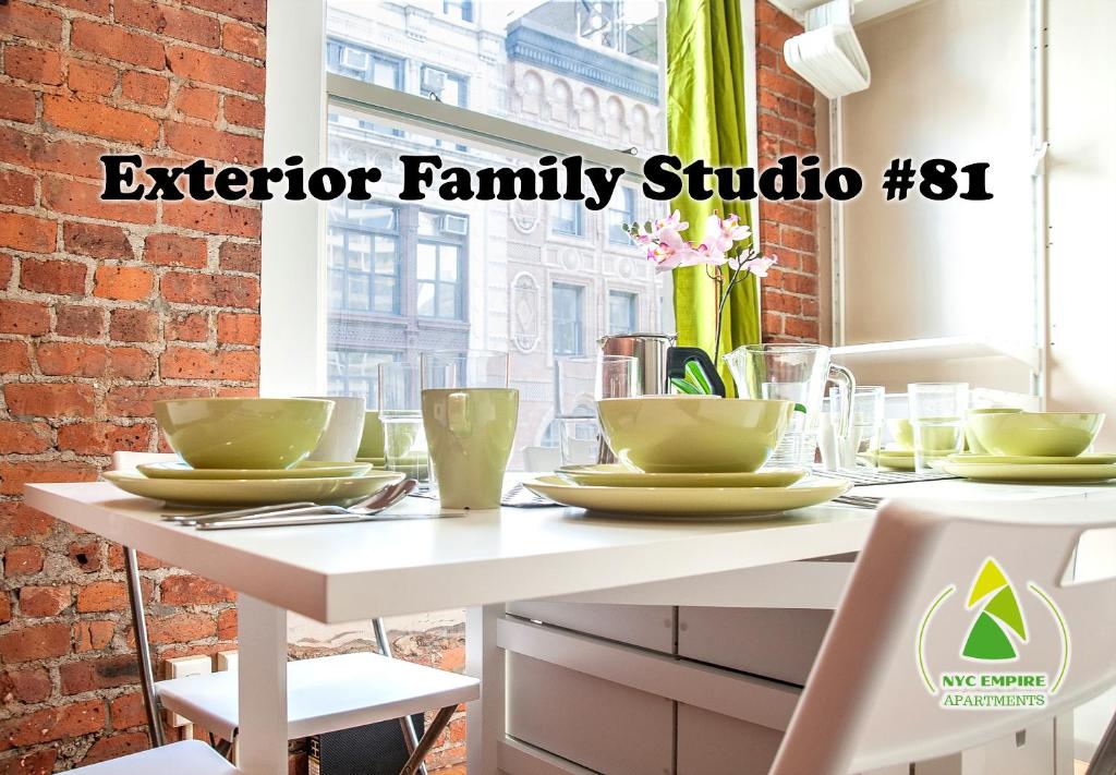 NYC Empire Apartments - Family Exterior Studio #81