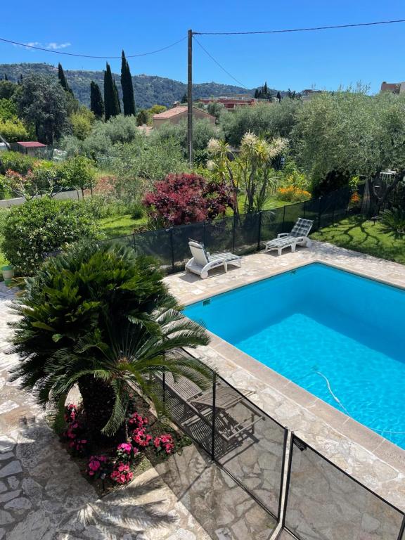 Fotografie z fotogalerie ubytování Bas de villa avec accès piscine près de Nice Cannes Monaco v destinaci Carros