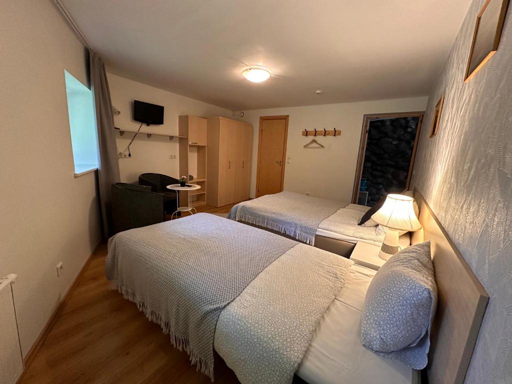 Postel nebo postele na pokoji v ubytování Viisnurga Puhkemajad