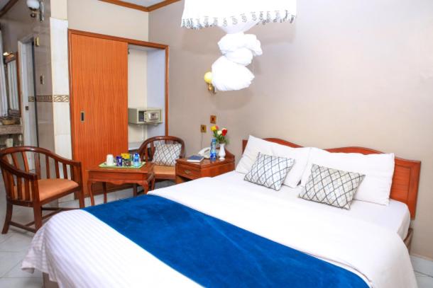 Postel nebo postele na pokoji v ubytování Paris Hotel
