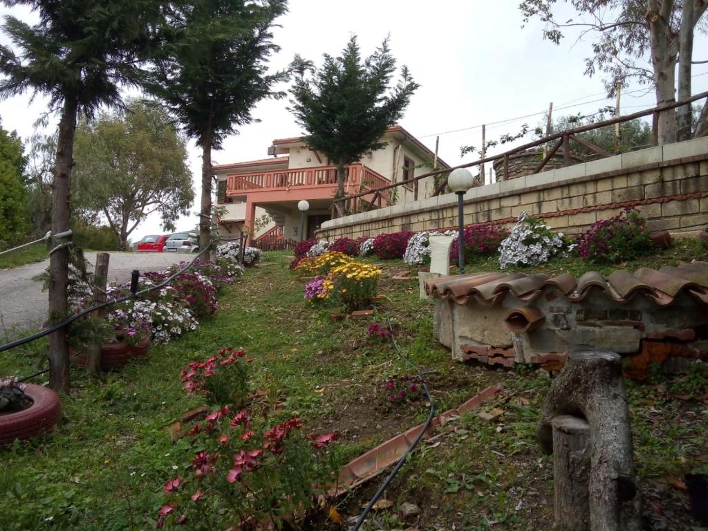 Κήπος έξω από το Villa Baronia Azienda Agricola Marco Mautone