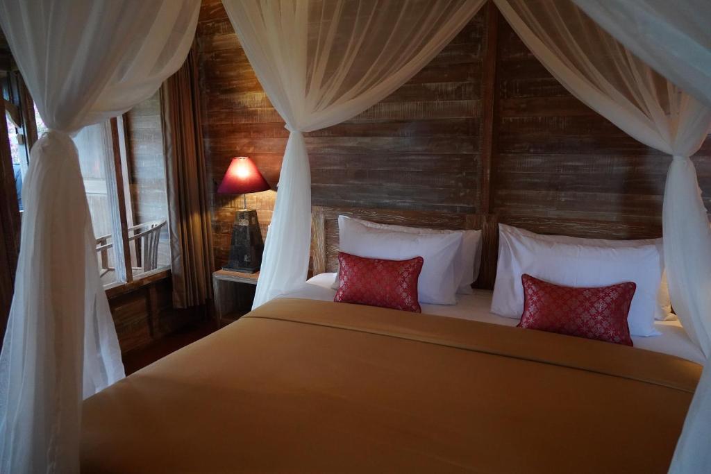 Postel nebo postele na pokoji v ubytování LASTANA SUITE UBUD