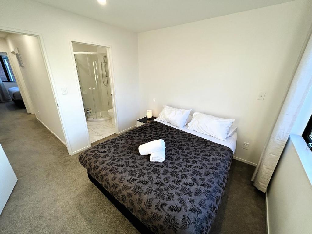 Entire Modern 2-Bedroom Townhouse -10 min to Airport & Sylvia Park - Resim 26