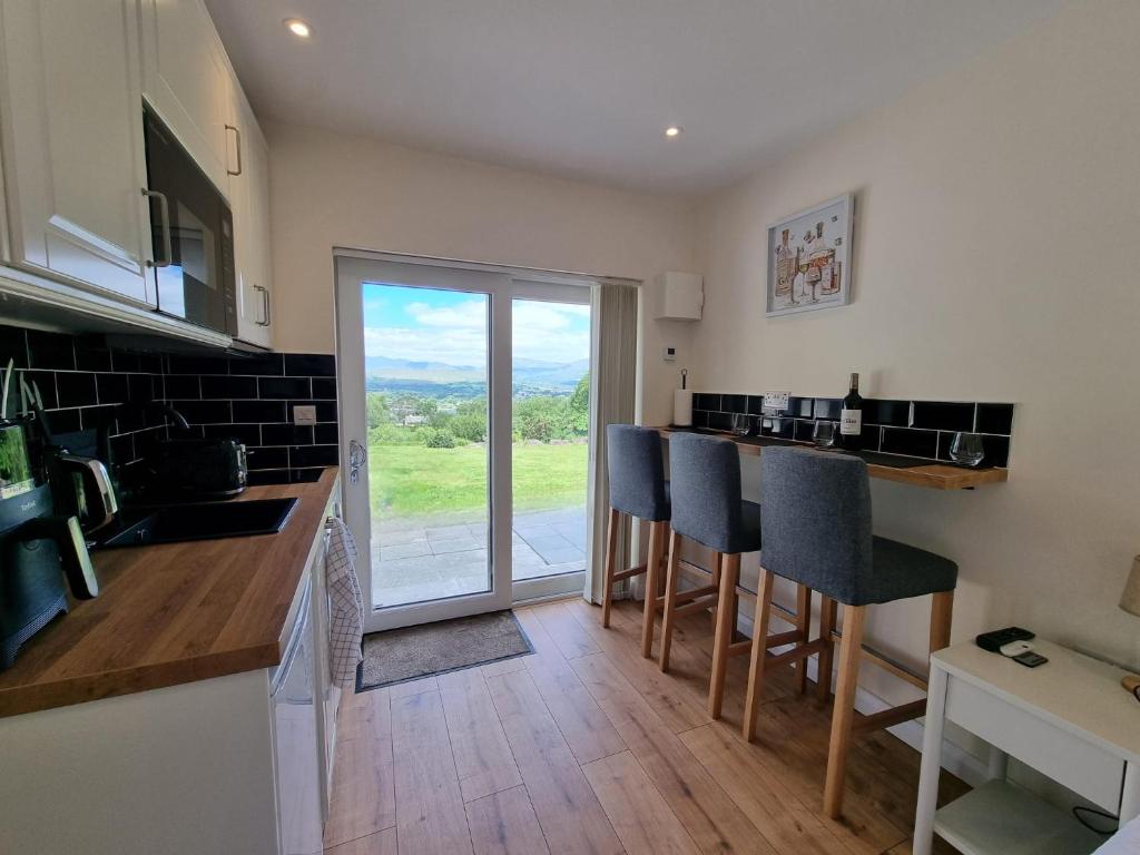 Misty Bay - Kenmare - Apartment With Mountain View