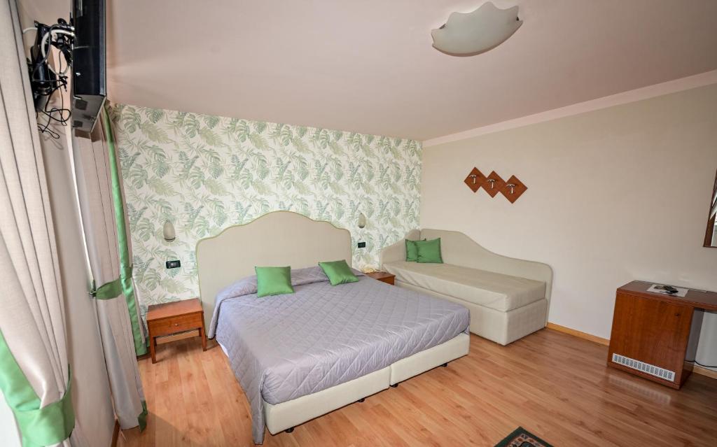 Postel nebo postele na pokoji v ubytování Hotel La Fenice e Sole