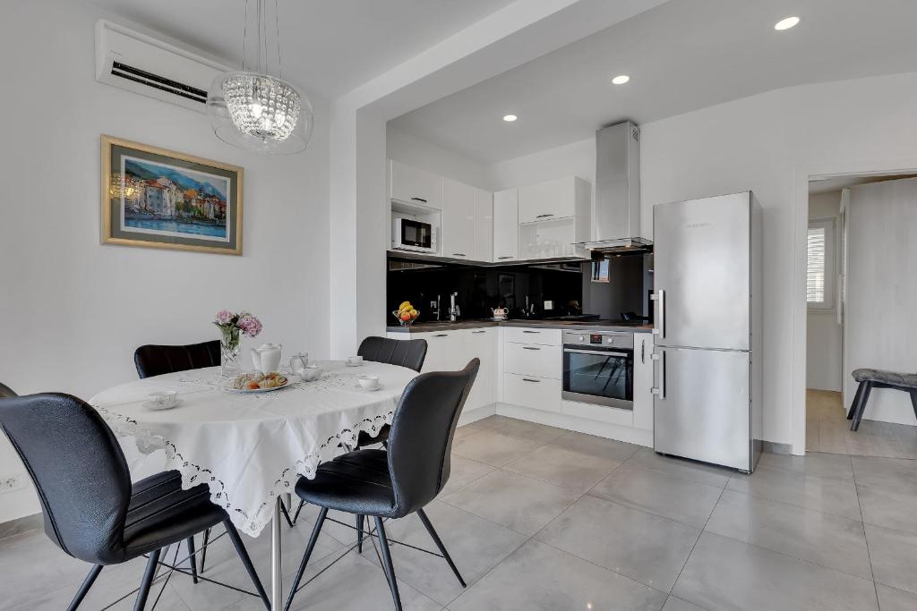 Kuchyň nebo kuchyňský kout v ubytování Apartments Dany