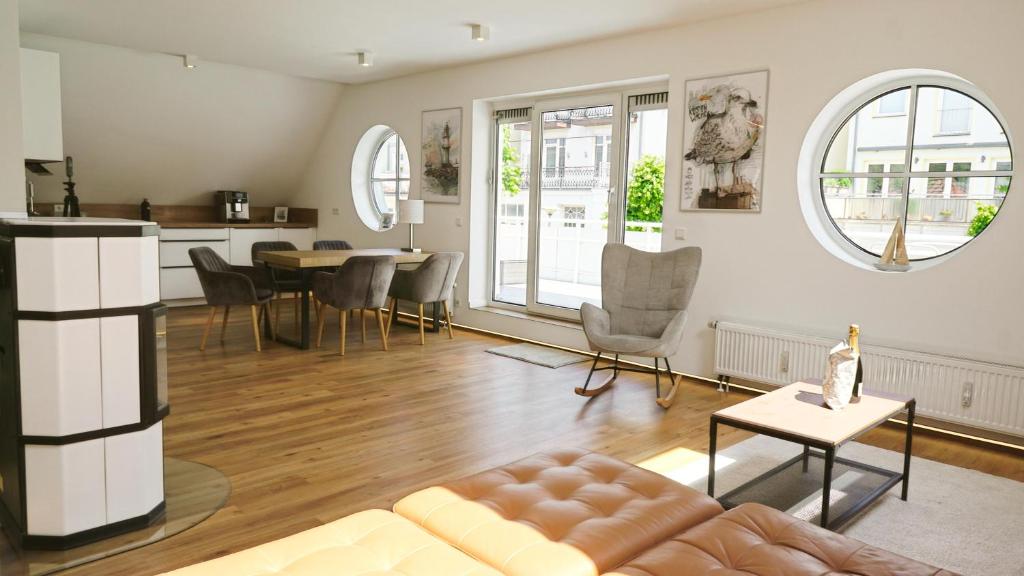 Un lugar para sentarse en LIGHTHOUSE HOMES - moderne Ferienwohnungen mit Terrasse am Kirchenplatz
