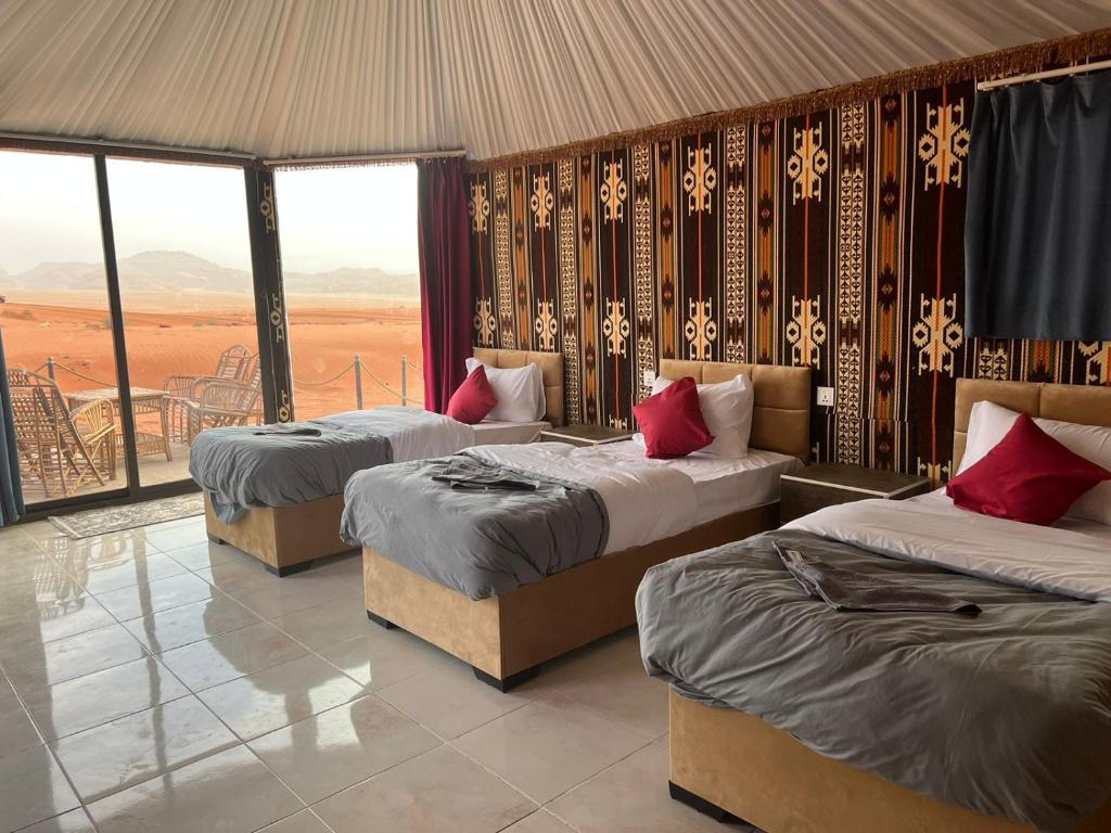 Wadi Rum Desert Adventures - Habitación Triple De Lujo