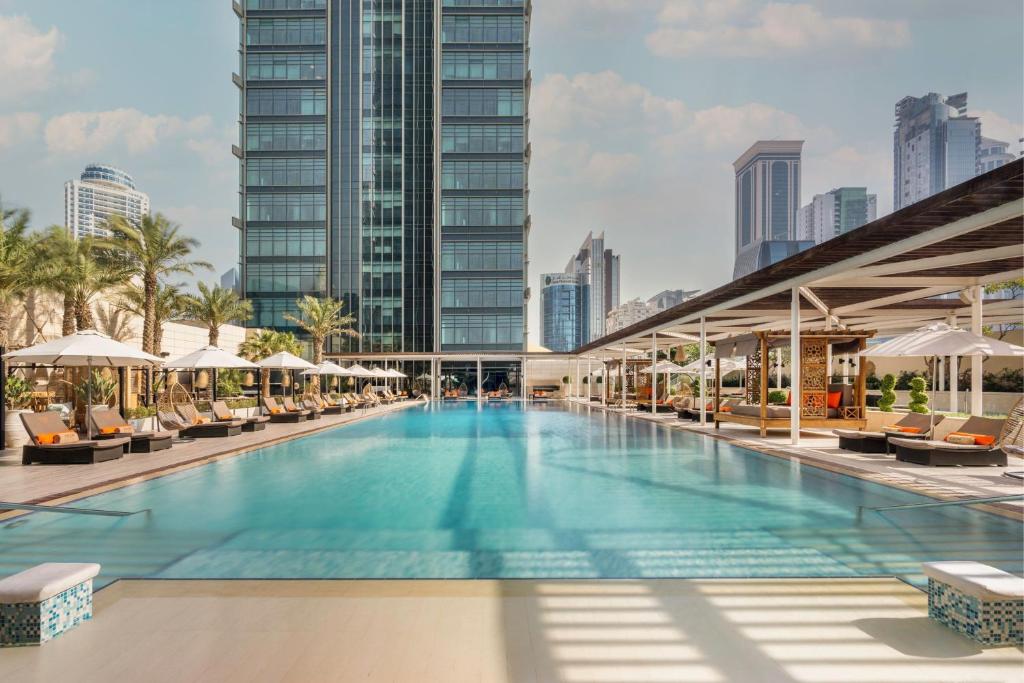 Bazén v ubytování Marriott Marquis City Center Doha Hotel nebo v jeho okolí
