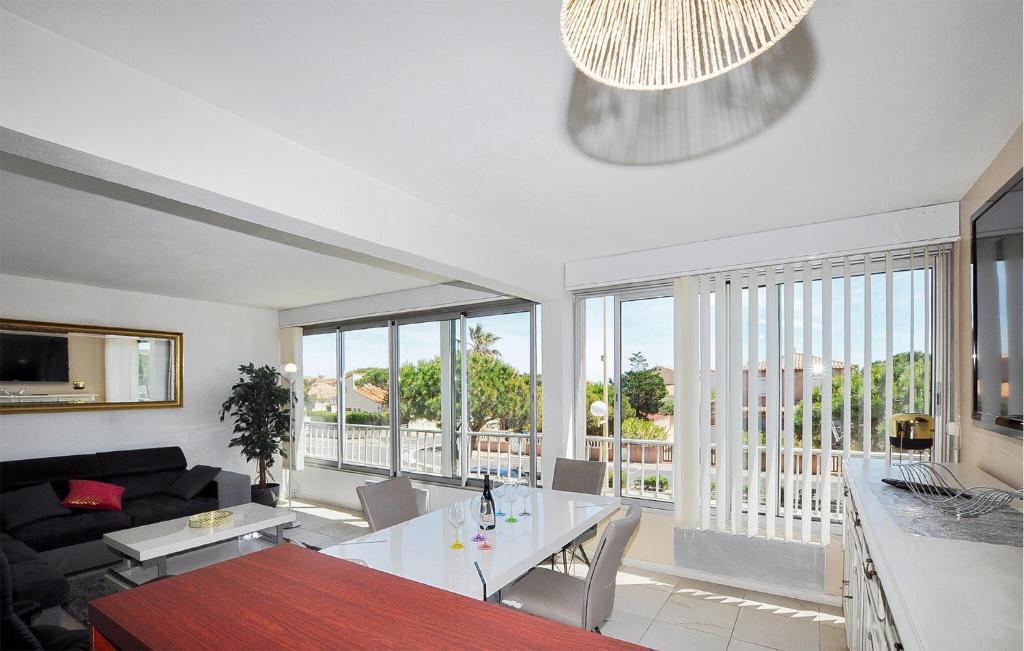 a living room with a couch and a table at Beautiful Apartment In Le Barcarès in Le Barcarès