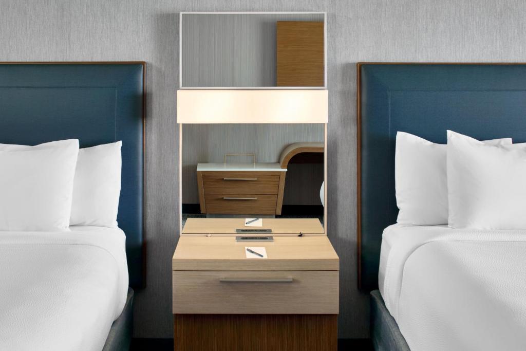 Courtyard by Marriott Atlanta NE/Duluth Sugarloaf - Guest Queen Room Con Due Letti Matrimoniali