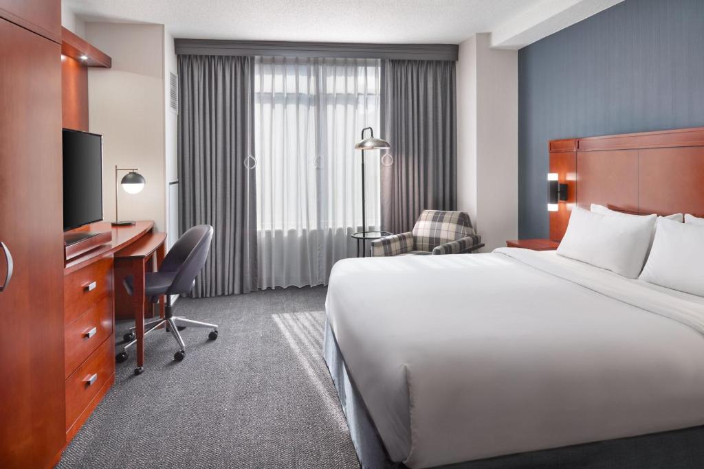 Courtyard by Marriott Washington, D.C./Foggy Bottom - 