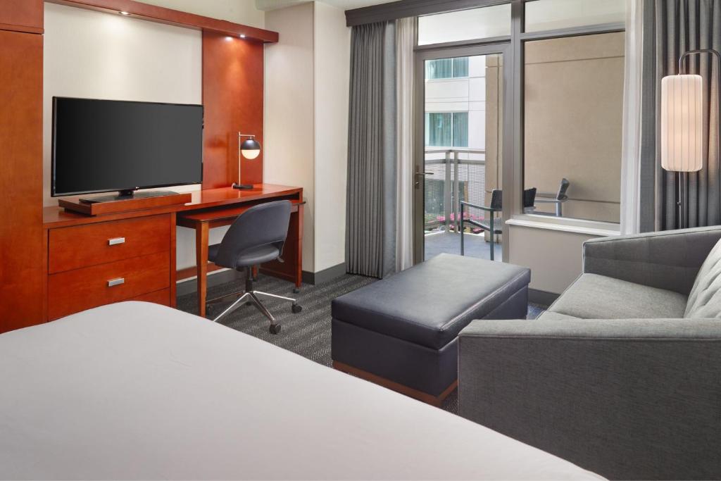 Courtyard by Marriott Washington, D.C./Foggy Bottom - 