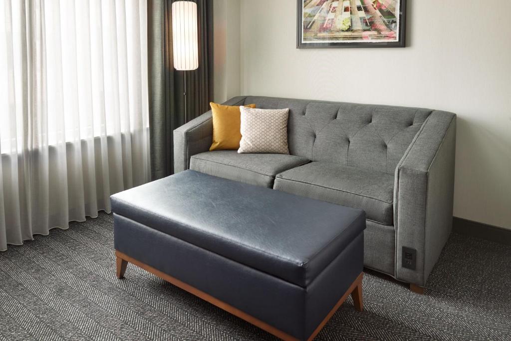 Courtyard by Marriott Washington, D.C./Foggy Bottom - King Room With City View