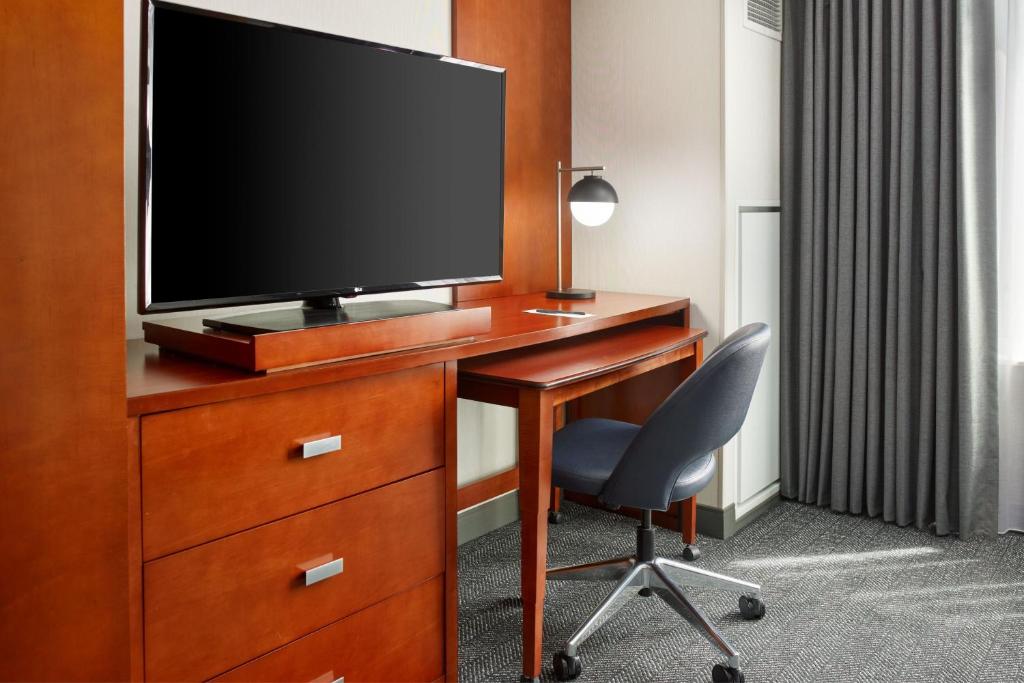 Courtyard by Marriott Washington, D.C./Foggy Bottom - One-Bedroom King Suite
