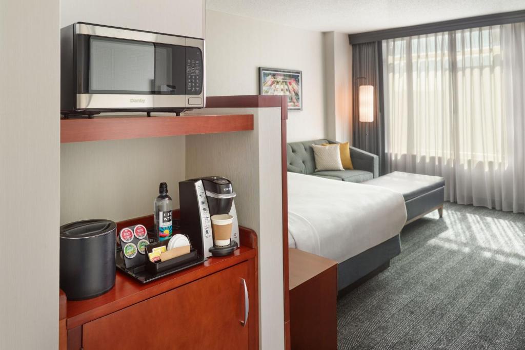 Courtyard by Marriott Washington, D.C./Foggy Bottom - 