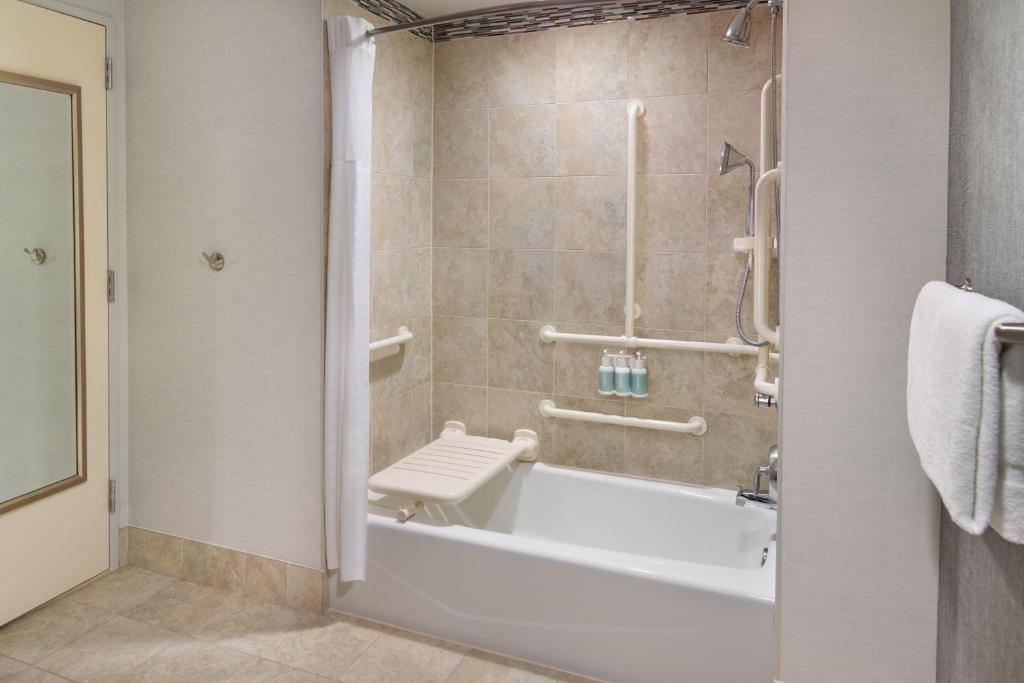 Courtyard by Marriott Washington, D.C./Foggy Bottom - 