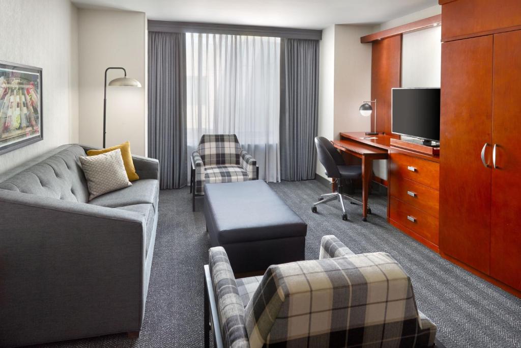 Courtyard by Marriott Washington, D.C./Foggy Bottom - 