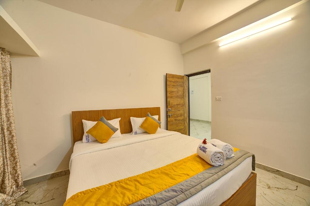 Postel nebo postele na pokoji v ubytování Hotel Airport Southgate Bangalore