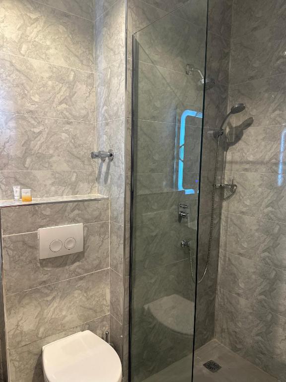 Koupelna v ubytování Hotelinn Oniru