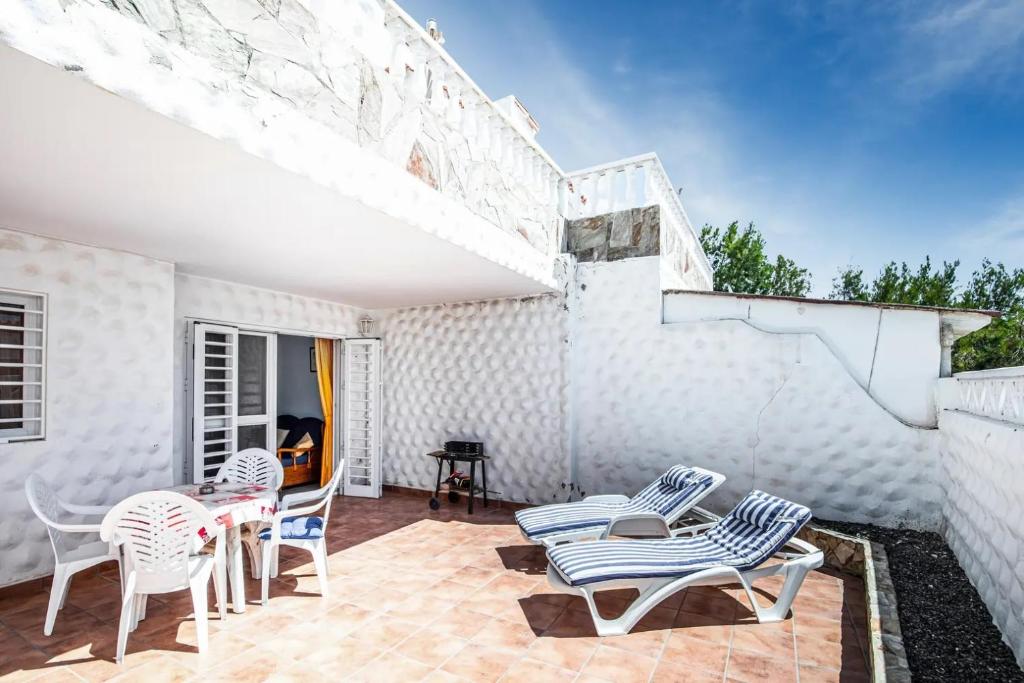 Apartments near the beach, with terrace and WIFI - Two-Bedroom Apartment With Terrace
