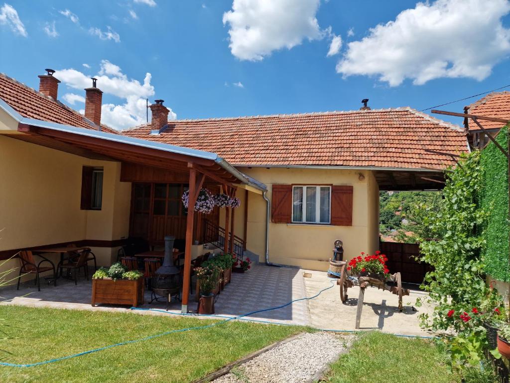 Vonkajšia záhrada v ubytovaní Konak -Guest house -Ramonda Serbika